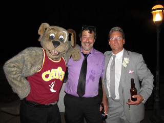Illustration for article titled NBA Mascot Attends Wedding, Is Life Of The Party